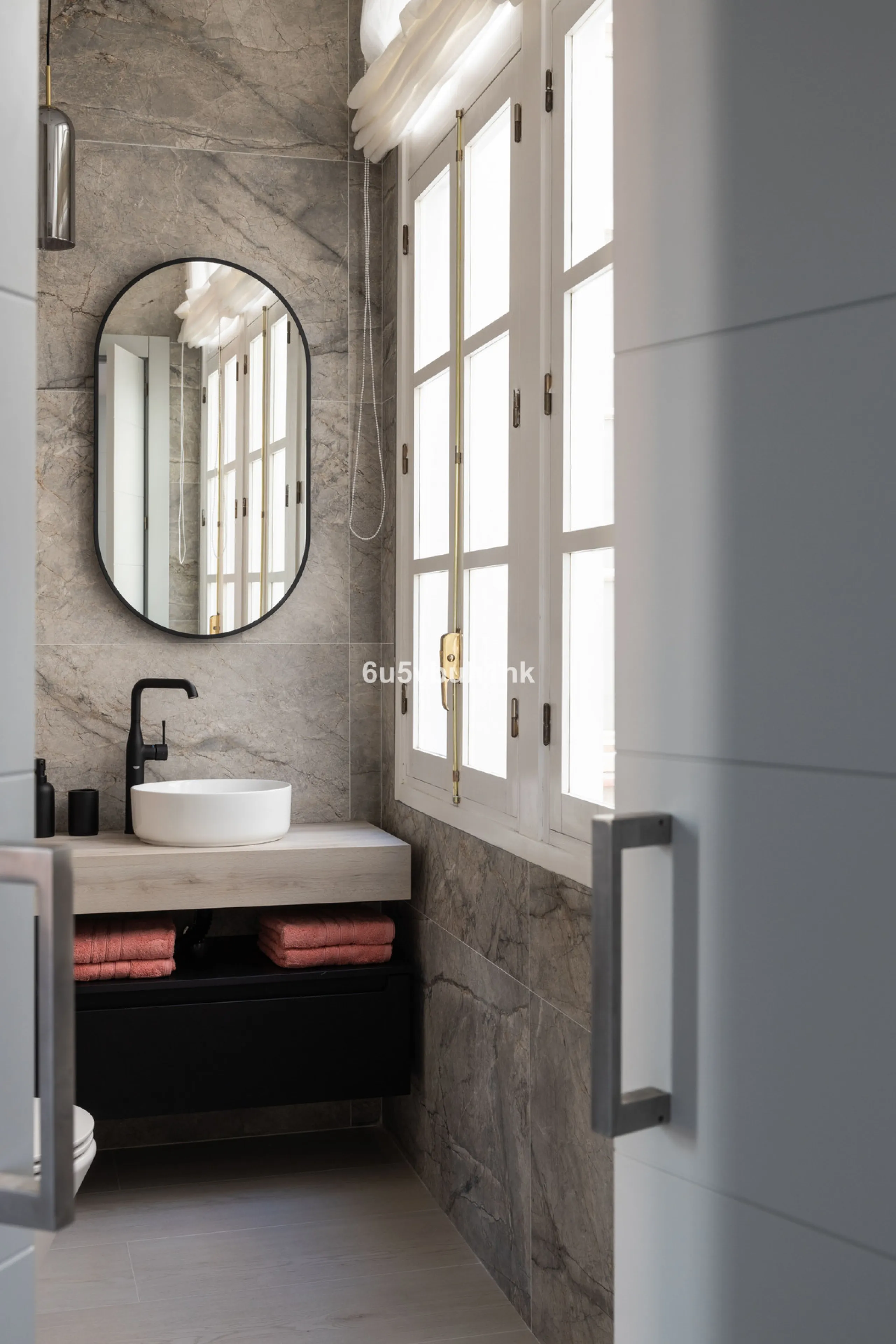 Discover sophisticated city living in this fully renovated penthouse, located in the very heart of Málaga's historic centre. Designed for those who appreciate refined aesthetics, comfort, and tranquillity, this home offers a private retreat in one of the 