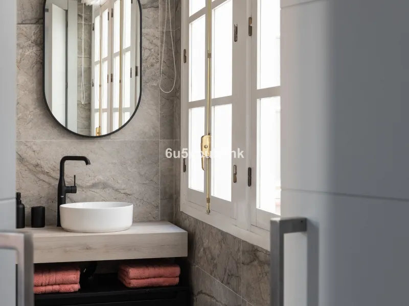 Discover sophisticated city living in this fully renovated penthouse, located in the very heart of Málaga's historic centre. Designed for those who appreciate refined aesthetics, comfort, and tranquillity, this home offers a private retreat in one of the 