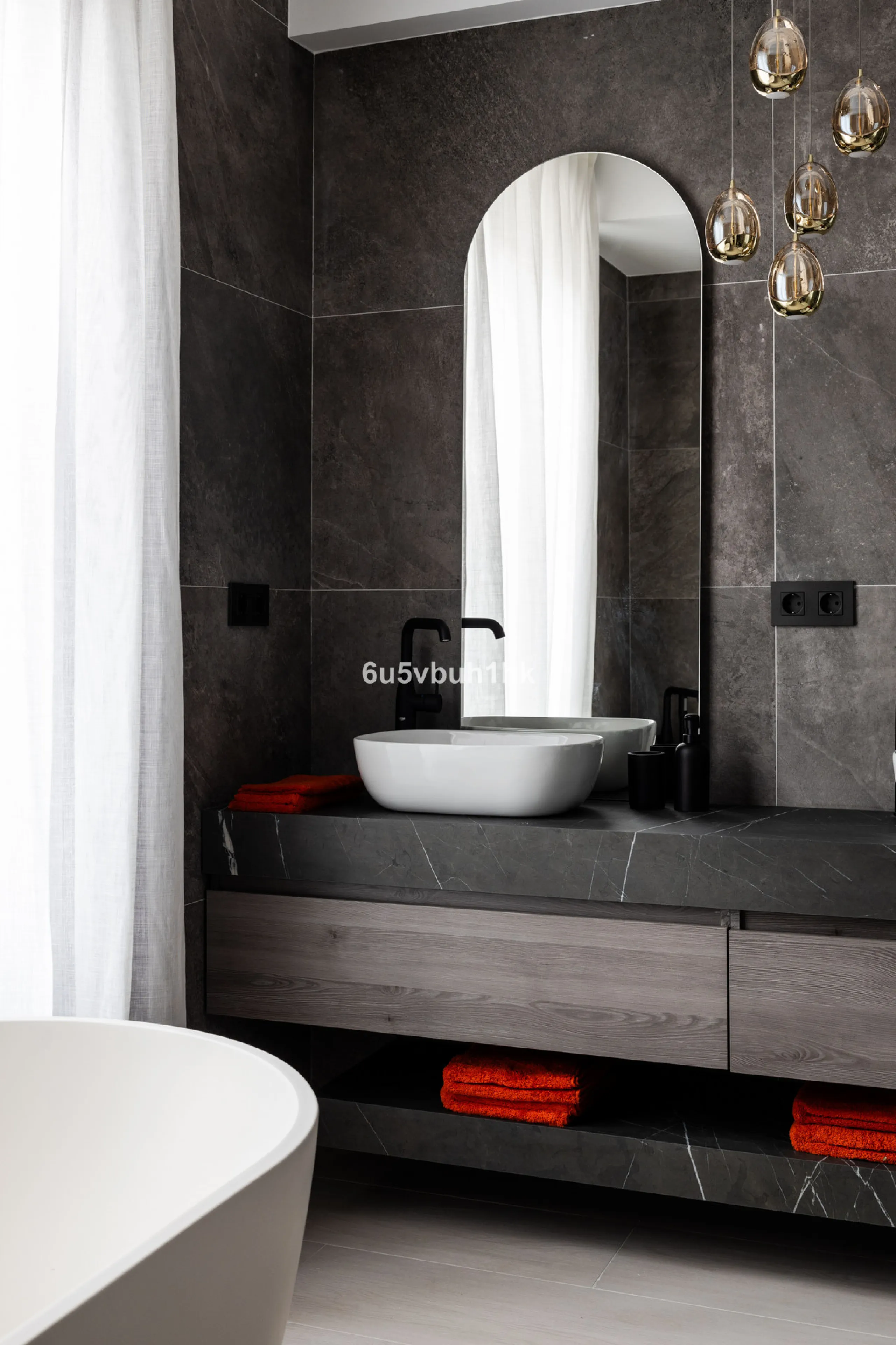 Discover sophisticated city living in this fully renovated penthouse, located in the very heart of Málaga's historic centre. Designed for those who appreciate refined aesthetics, comfort, and tranquillity, this home offers a private retreat in one of the 