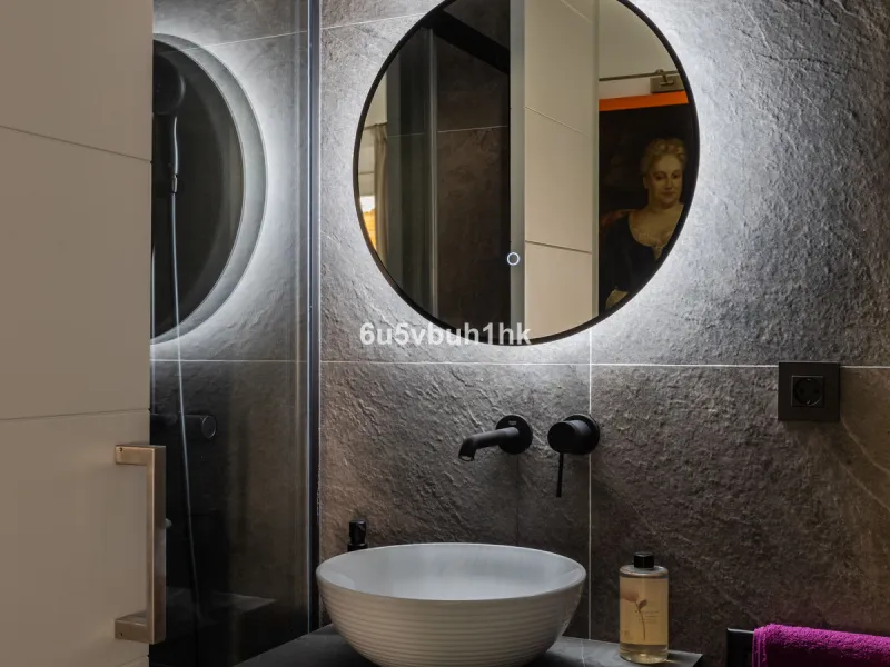 Discover sophisticated city living in this fully renovated penthouse, located in the very heart of Málaga's historic centre. Designed for those who appreciate refined aesthetics, comfort, and tranquillity, this home offers a private retreat in one of the 