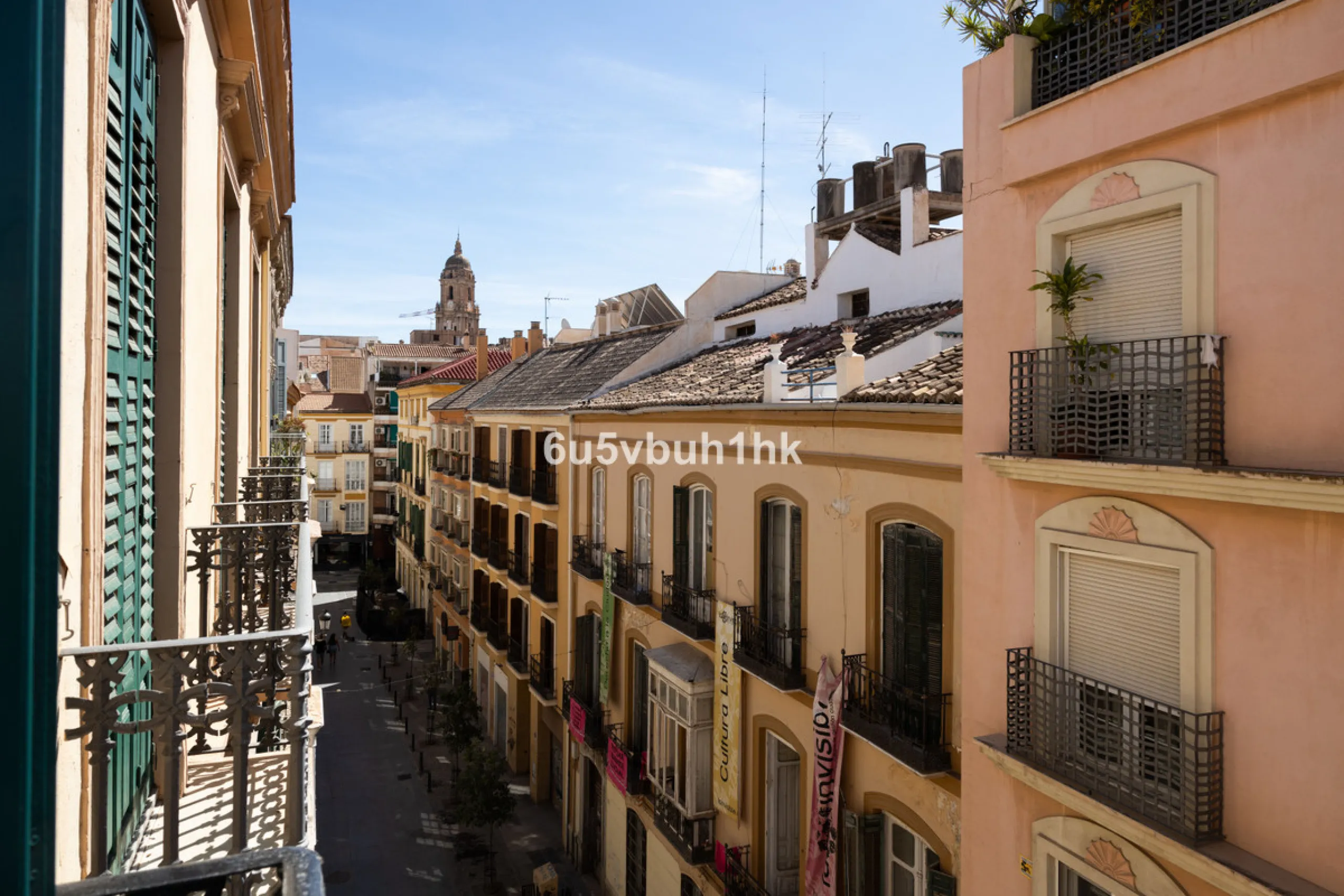 Discover sophisticated city living in this fully renovated penthouse, located in the very heart of Málaga's historic centre. Designed for those who appreciate refined aesthetics, comfort, and tranquillity, this home offers a private retreat in one of the 