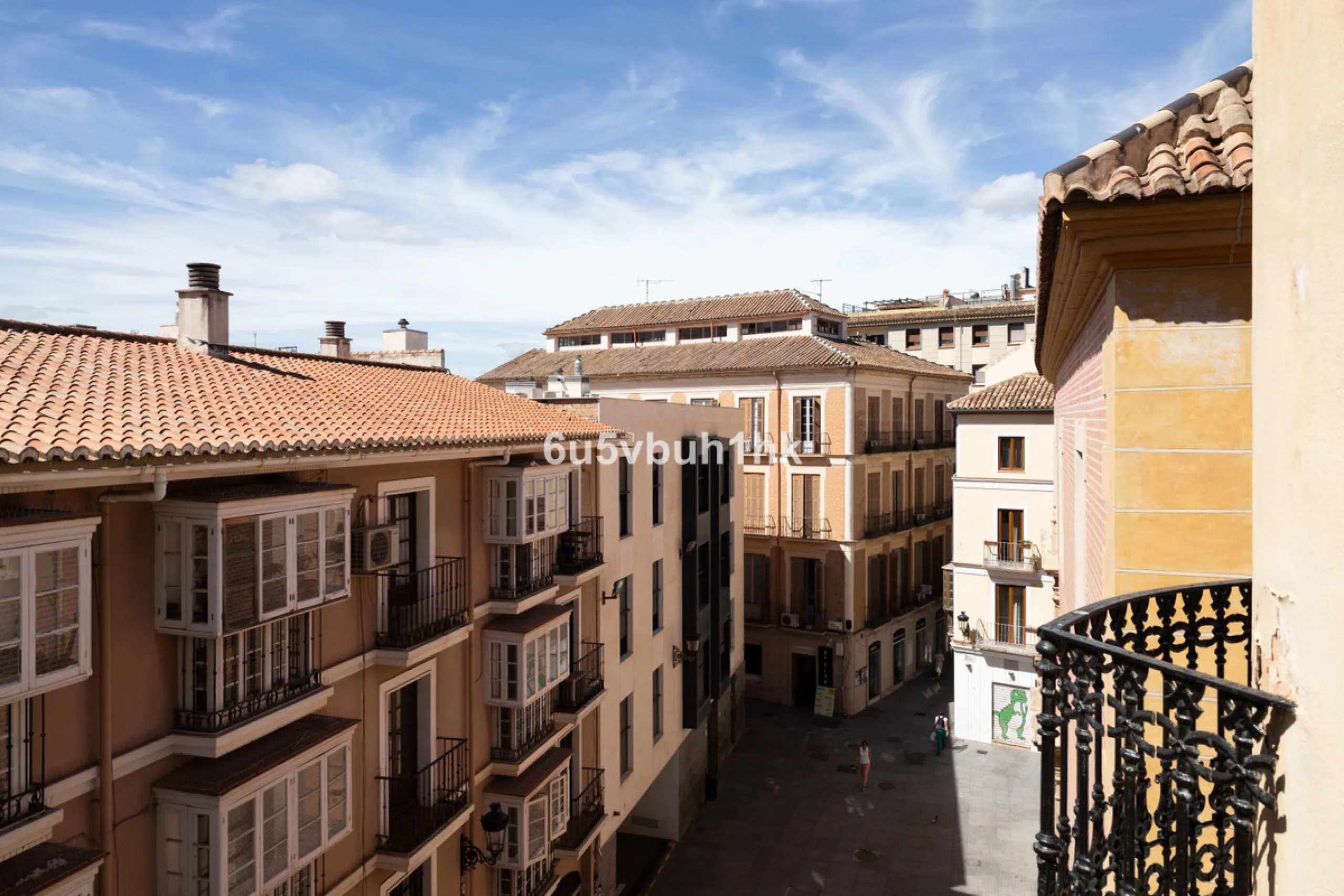 Discover sophisticated city living in this fully renovated penthouse, located in the very heart of Málaga's historic centre. Designed for those who appreciate refined aesthetics, comfort, and tranquillity, this home offers a private retreat in one of the 