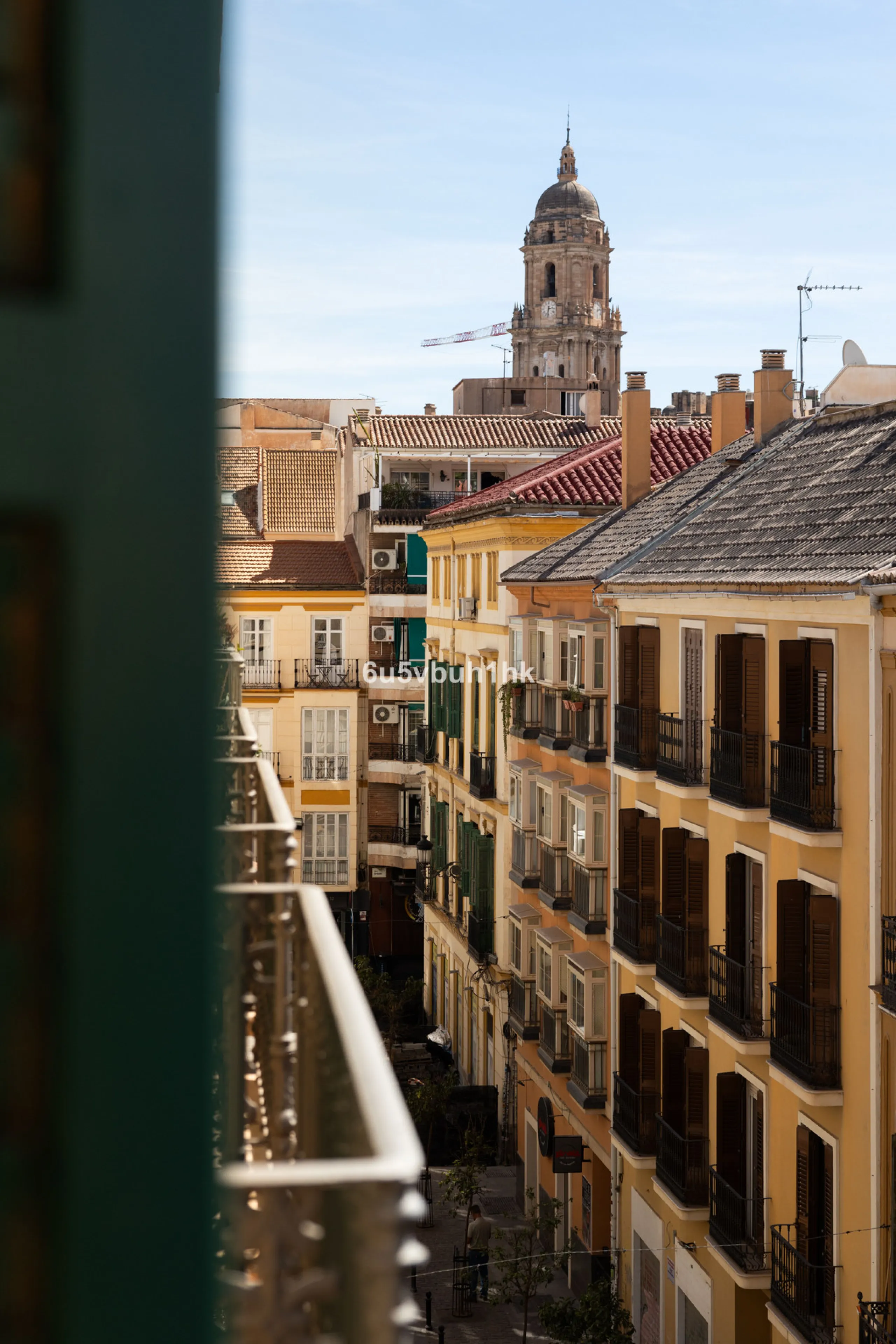 Discover sophisticated city living in this fully renovated penthouse, located in the very heart of Málaga's historic centre. Designed for those who appreciate refined aesthetics, comfort, and tranquillity, this home offers a private retreat in one of the 