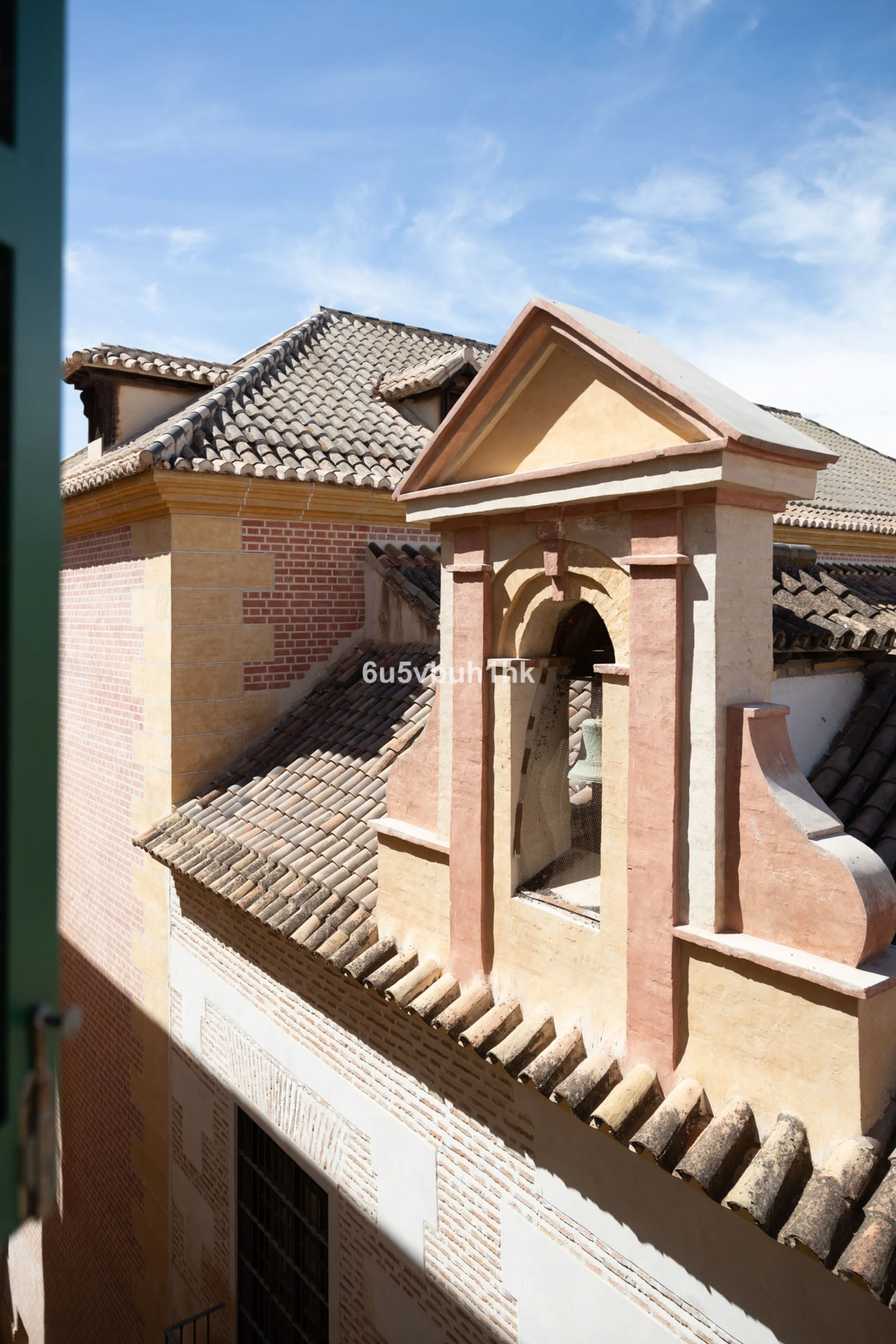 Discover sophisticated city living in this fully renovated penthouse, located in the very heart of Málaga's historic centre. Designed for those who appreciate refined aesthetics, comfort, and tranquillity, this home offers a private retreat in one of the 
