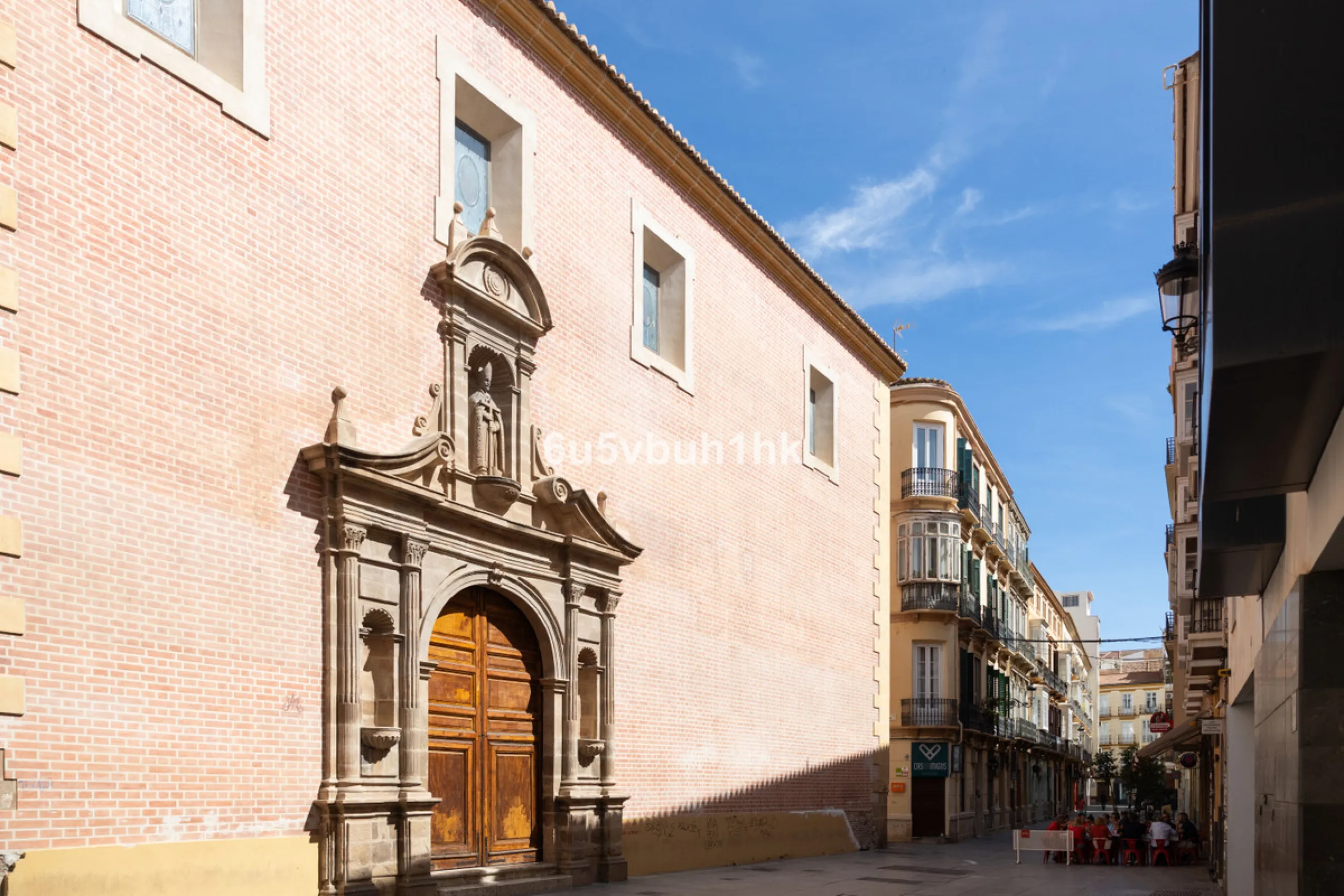 Discover sophisticated city living in this fully renovated penthouse, located in the very heart of Málaga's historic centre. Designed for those who appreciate refined aesthetics, comfort, and tranquillity, this home offers a private retreat in one of the 