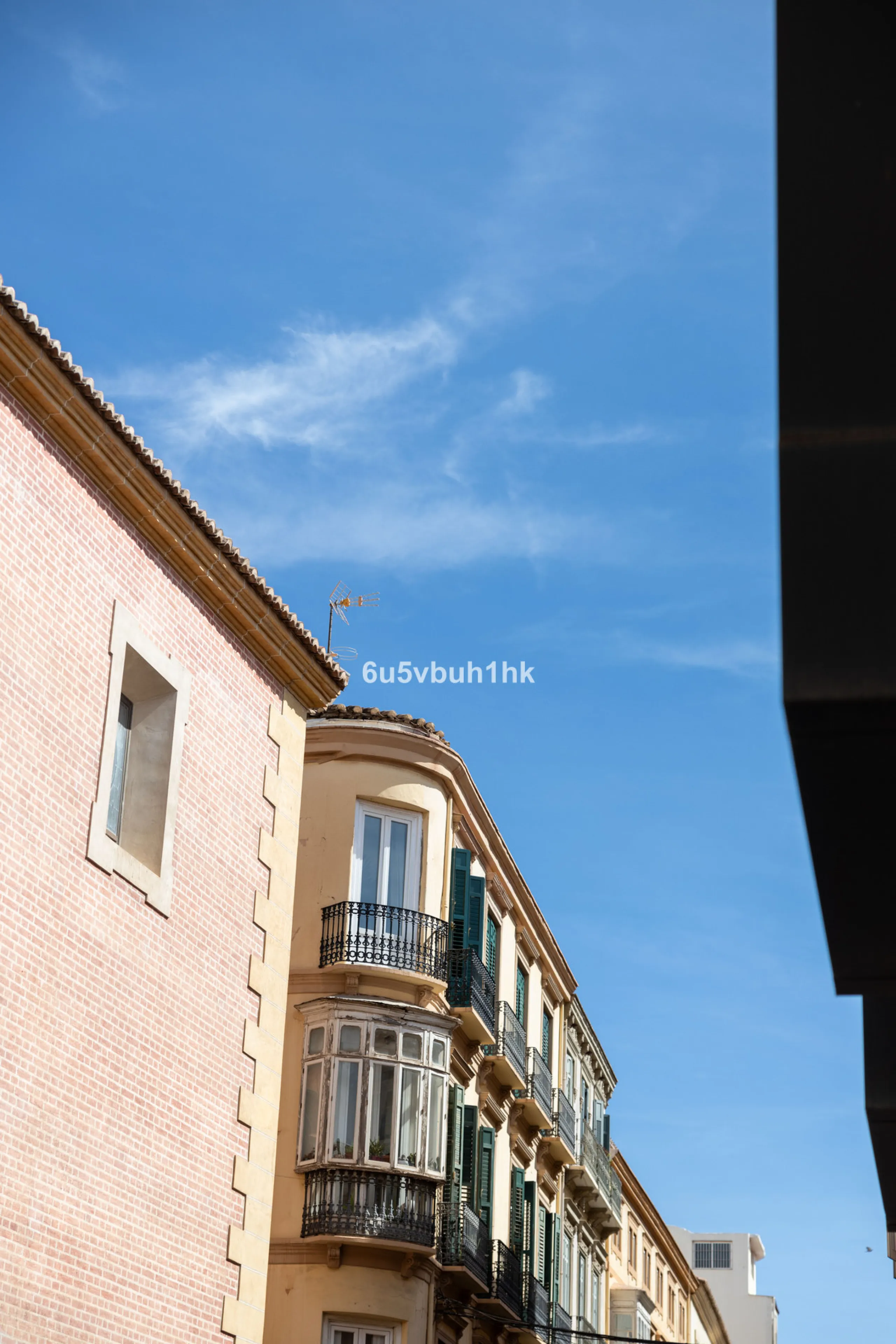 Discover sophisticated city living in this fully renovated penthouse, located in the very heart of Málaga's historic centre. Designed for those who appreciate refined aesthetics, comfort, and tranquillity, this home offers a private retreat in one of the 