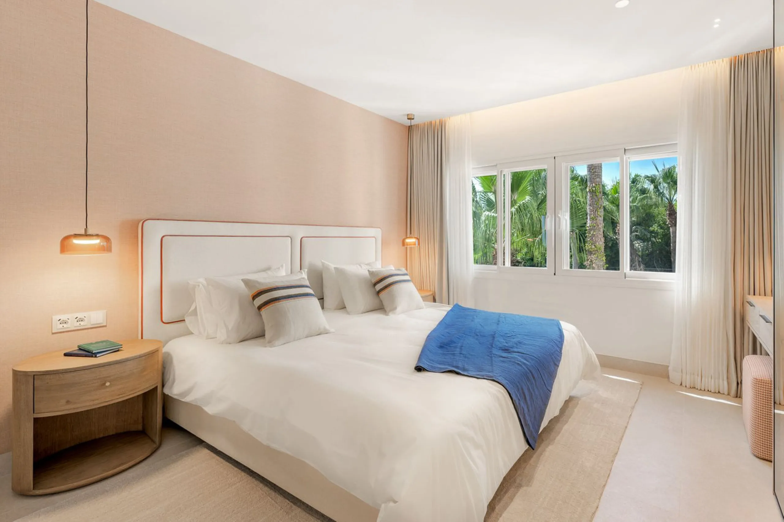 Stunning Beachfront Penthouse located on the New Golden Mile, Estepona