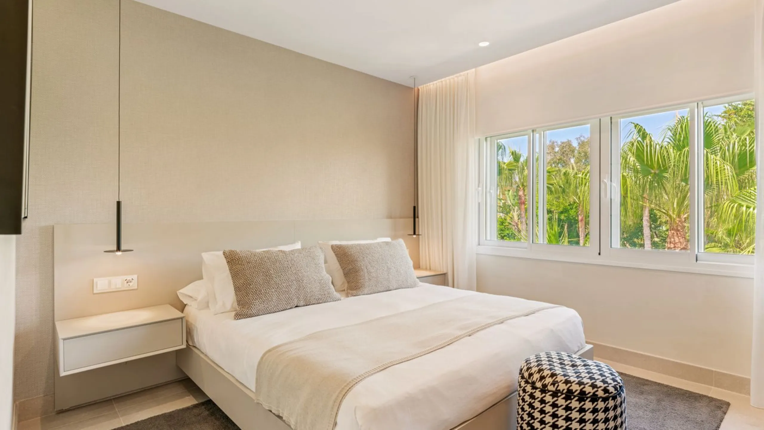 Stunning Beachfront Penthouse located on the New Golden Mile, Estepona