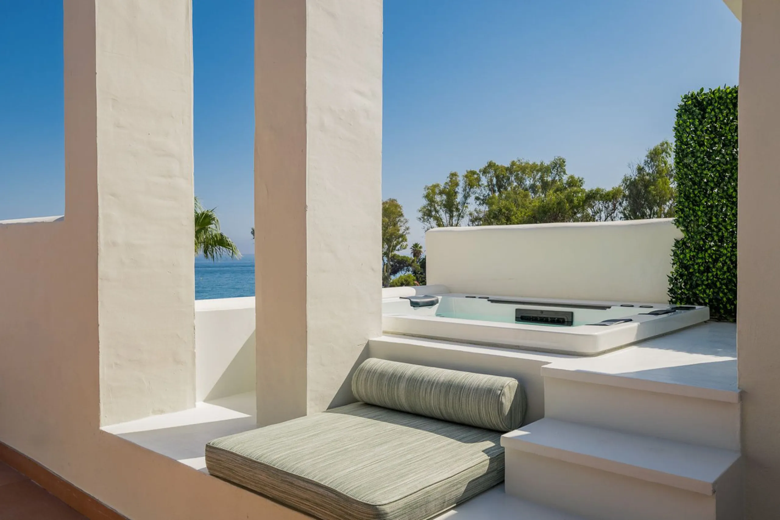 Stunning Beachfront Penthouse located on the New Golden Mile, Estepona