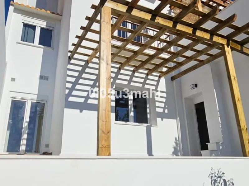 Spectacular brand-new home for sale. It is designed to meet different needs: either as a primary residence,tourist rental housing, an office, or a co-living house. It has four suites with separate bathrooms. A large living-dining room with a separate but 