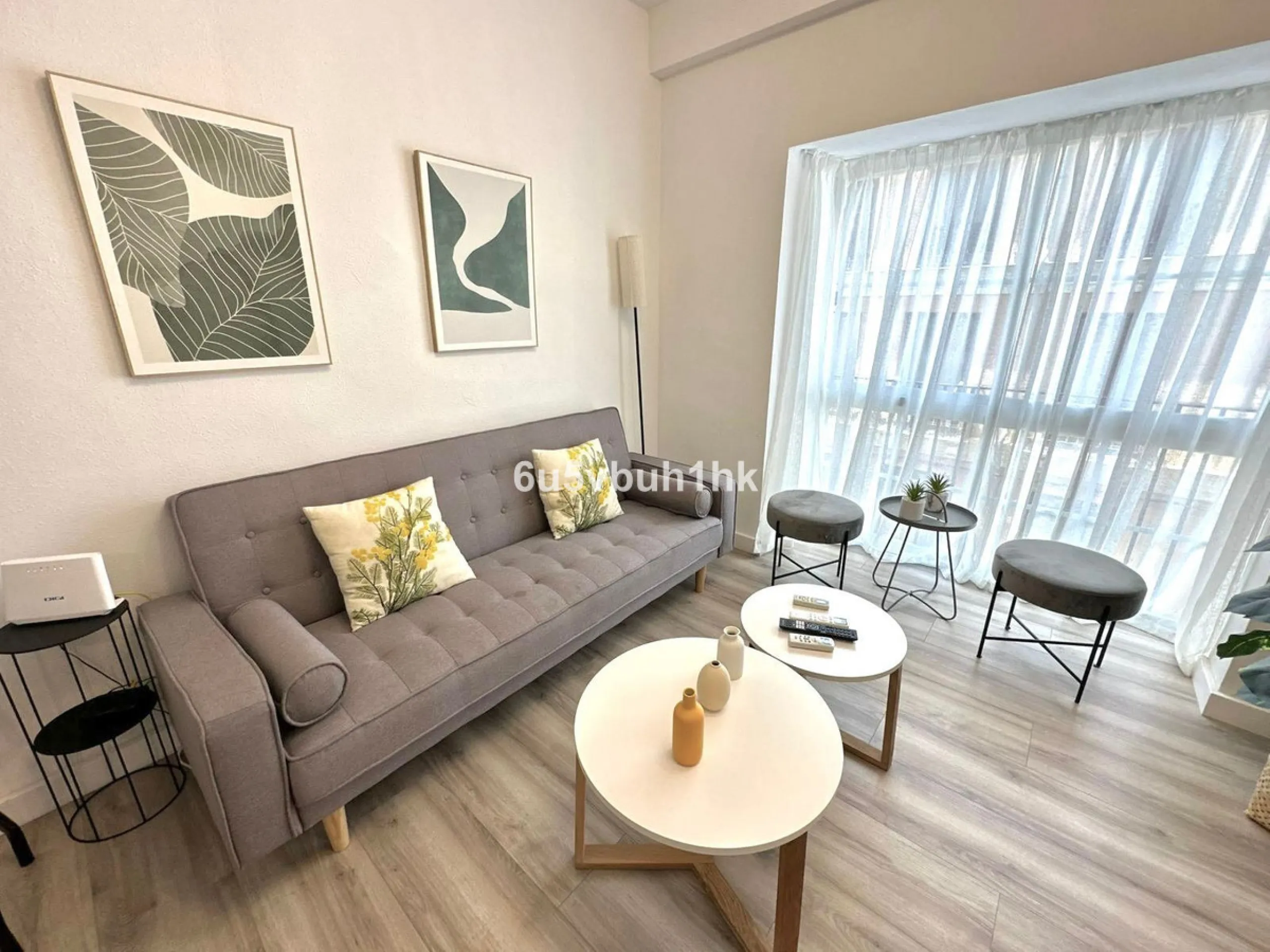 Discover this newly renovated apartment in the heart of Málaga's historic centre, ideal for immediate living or rental investment. Spanning 85 m², this furnished gem boasts a fantastic location surrounded by restaurants, museums, shopping areas, and just 