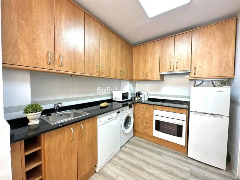 Discover this newly renovated apartment in the heart of Málaga's historic centre, ideal for immediate living or rental investment. Spanning 85 m², this furnished gem boasts a fantastic location surrounded by restaurants, museums, shopping areas, and just 