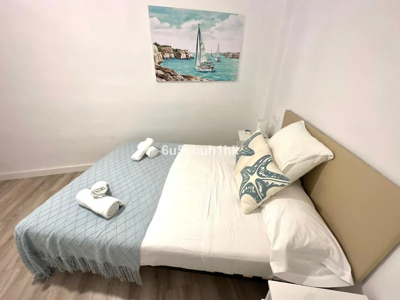 Discover this newly renovated apartment in the heart of Málaga's historic centre, ideal for immediate living or rental investment. Spanning 85 m², this furnished gem boasts a fantastic location surrounded by restaurants, museums, shopping areas, and just 