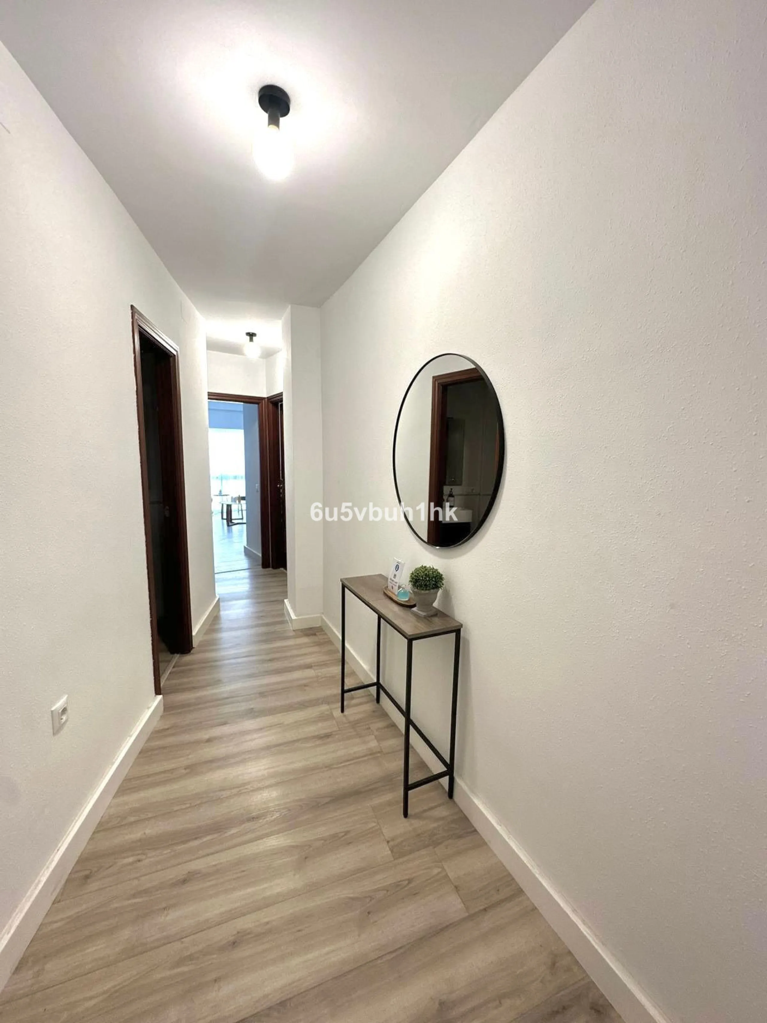 Discover this newly renovated apartment in the heart of Málaga's historic centre, ideal for immediate living or rental investment. Spanning 85 m², this furnished gem boasts a fantastic location surrounded by restaurants, museums, shopping areas, and just 