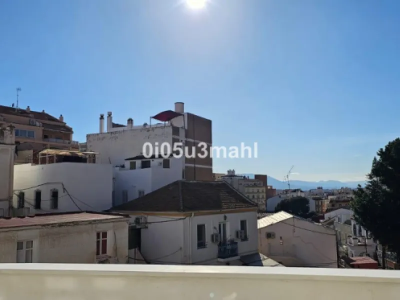 Spectacular brand-new home for sale. It is designed to meet different needs: either as a primary residence,tourist rental housing, an office, or a co-living house. It has four suites with separate bathrooms. A large living-dining room with a separate but 