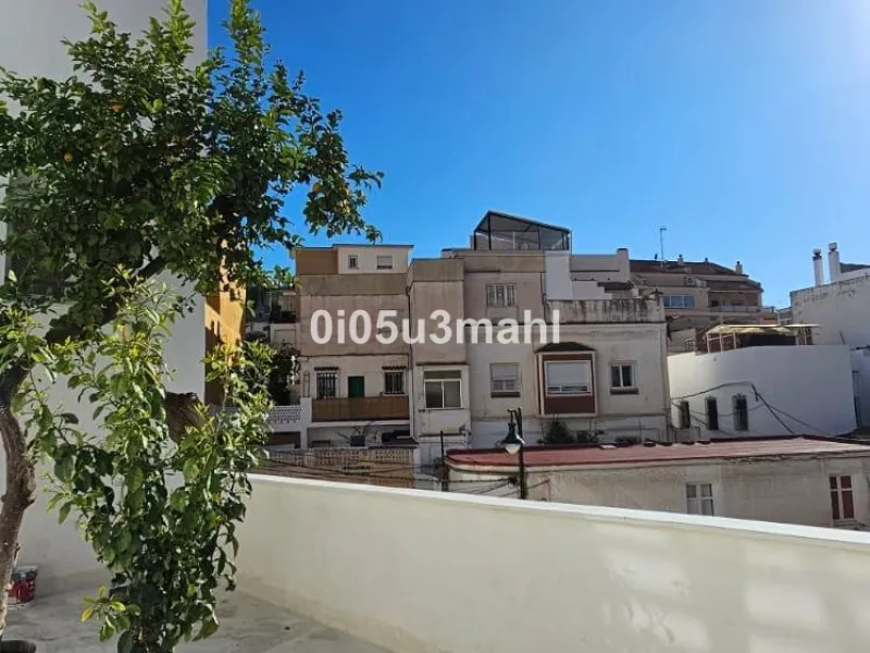 Spectacular brand-new home for sale. It is designed to meet different needs: either as a primary residence,tourist rental housing, an office, or a co-living house. It has four suites with separate bathrooms. A large living-dining room with a separate but 