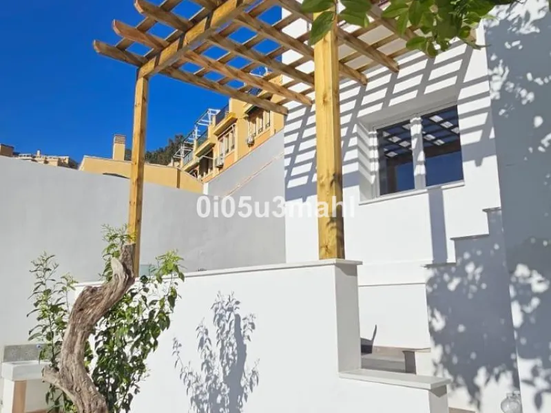 Spectacular brand-new home for sale. It is designed to meet different needs: either as a primary residence,tourist rental housing, an office, or a co-living house. It has four suites with separate bathrooms. A large living-dining room with a separate but 