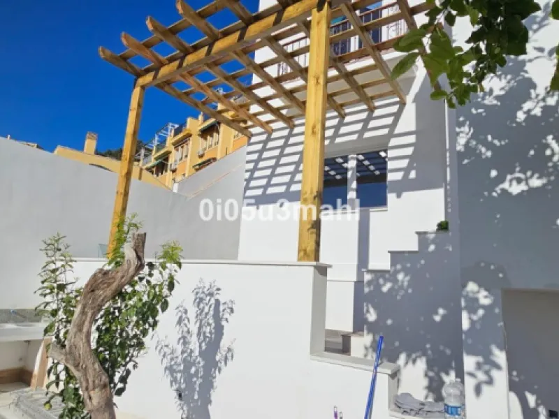 Spectacular brand-new home for sale. It is designed to meet different needs: either as a primary residence,tourist rental housing, an office, or a co-living house. It has four suites with separate bathrooms. A large living-dining room with a separate but 
