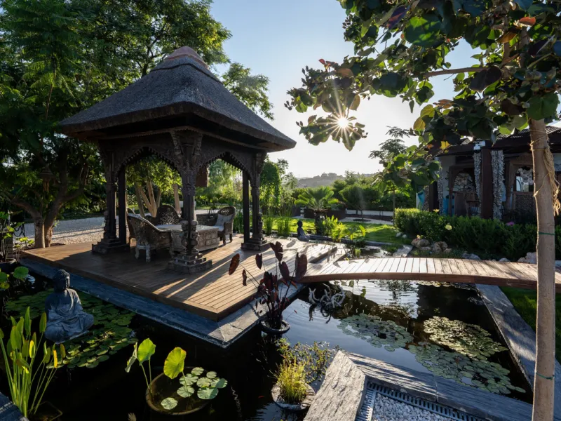 Villa TrueLove is a six-bedroom, five-bathroom luxury villa in the heart of Benahavís. It offers stunning mountain and garden views, combining modern technology with natural design. The home features a seamless connection between indoor and outdoor living