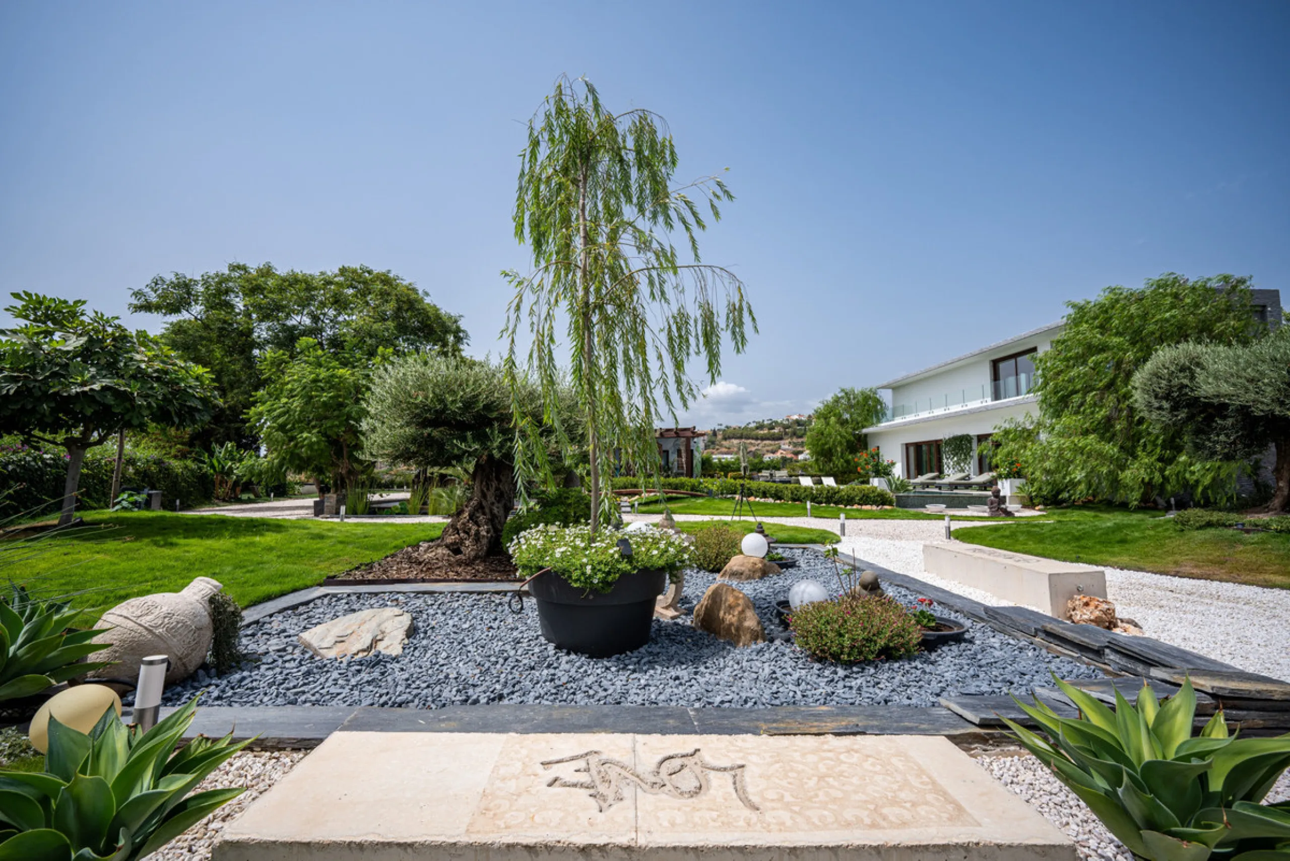 Villa TrueLove is a six-bedroom, five-bathroom luxury villa in the heart of Benahavís. It offers stunning mountain and garden views, combining modern technology with natural design. The home features a seamless connection between indoor and outdoor living