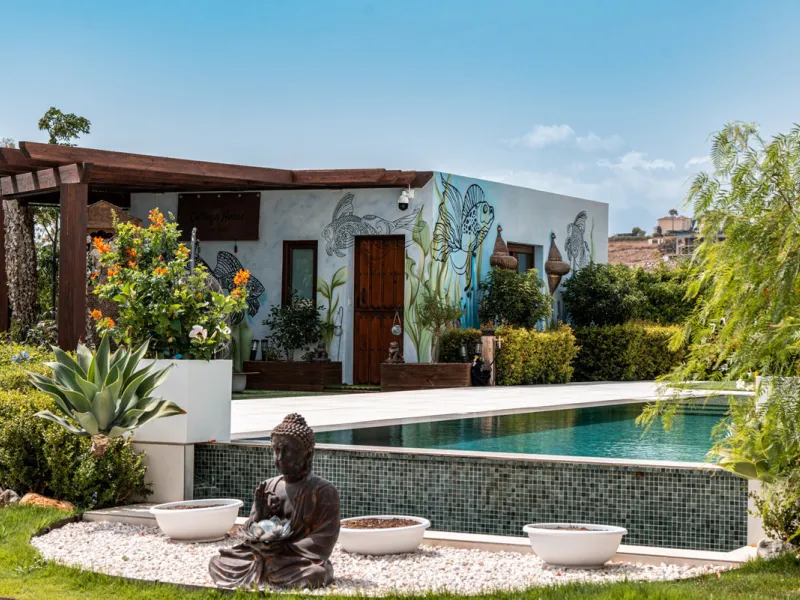 Villa TrueLove is a six-bedroom, five-bathroom luxury villa in the heart of Benahavís. It offers stunning mountain and garden views, combining modern technology with natural design. The home features a seamless connection between indoor and outdoor living