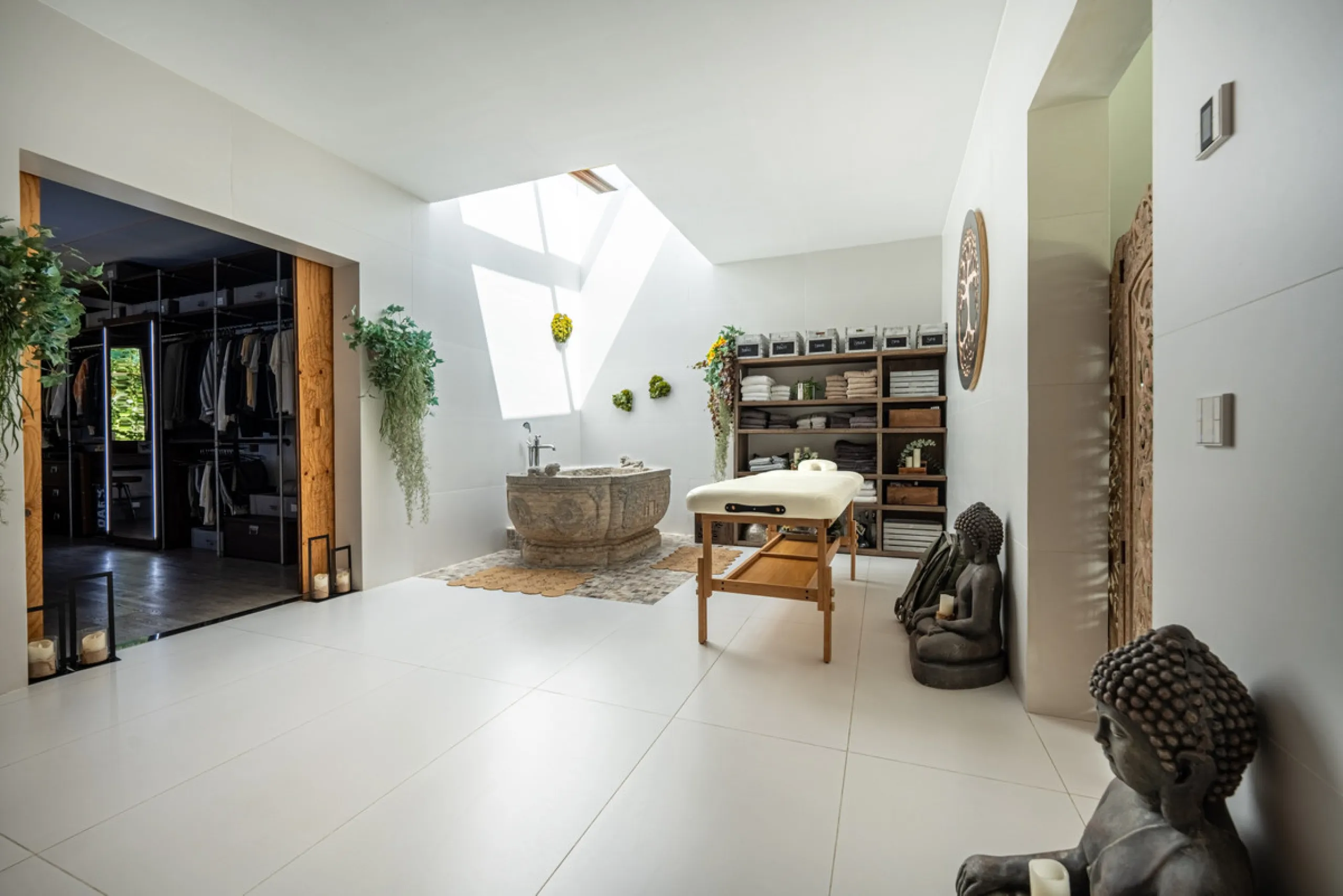 Villa TrueLove is a six-bedroom, five-bathroom luxury villa in the heart of Benahavís. It offers stunning mountain and garden views, combining modern technology with natural design. The home features a seamless connection between indoor and outdoor living