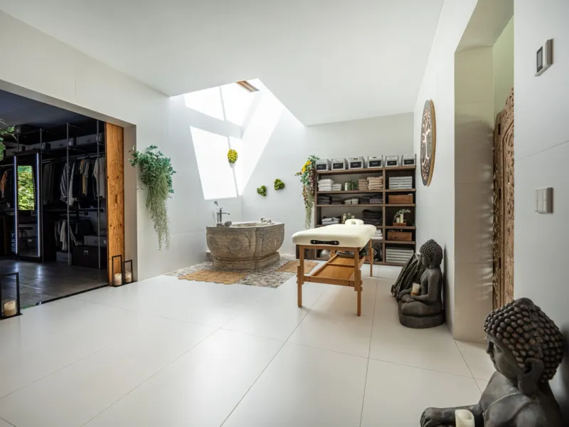 Villa TrueLove is a six-bedroom, five-bathroom luxury villa in the heart of Benahavís. It offers stunning mountain and garden views, combining modern technology with natural design. The home features a seamless connection between indoor and outdoor living