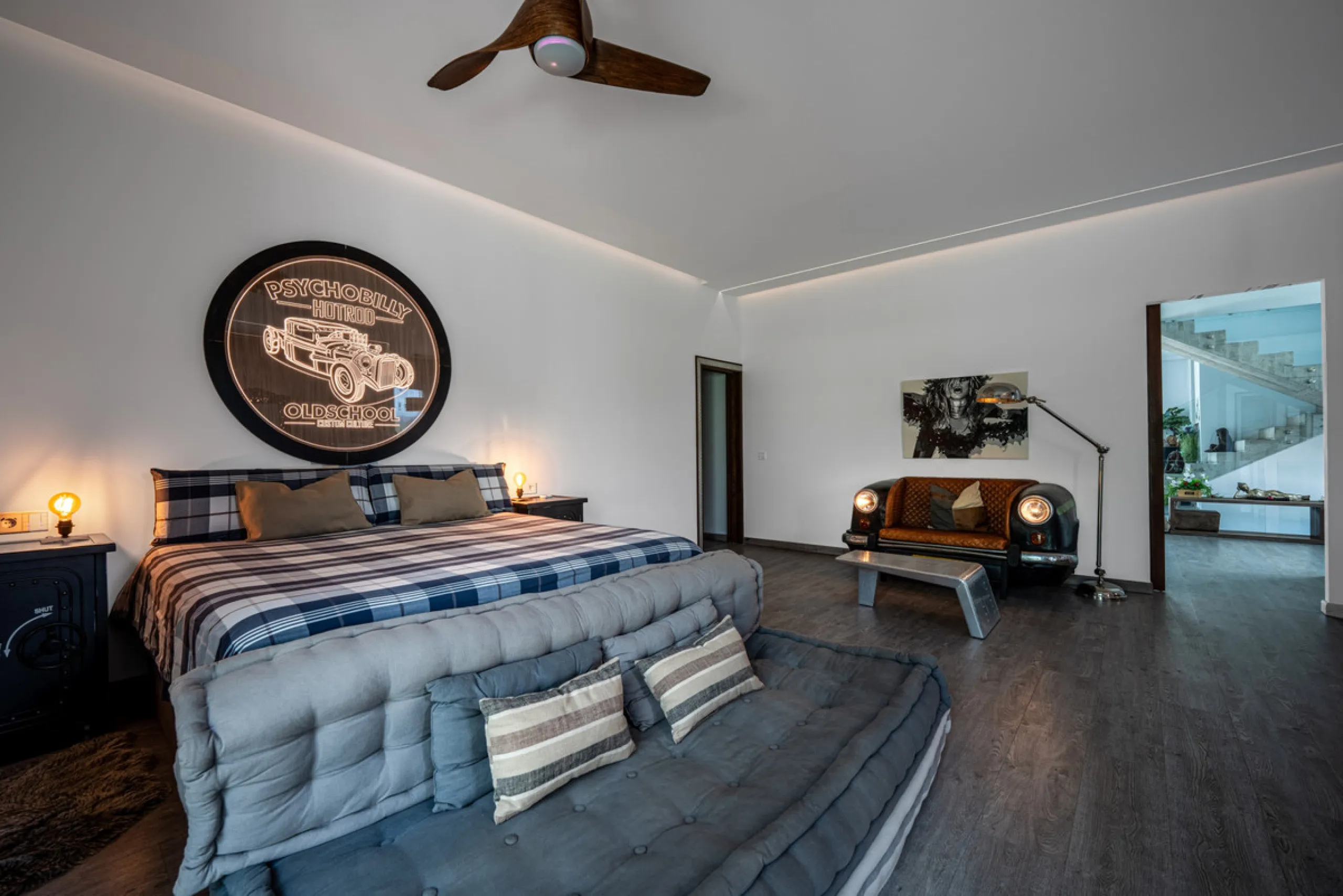 Villa TrueLove is a six-bedroom, five-bathroom luxury villa in the heart of Benahavís. It offers stunning mountain and garden views, combining modern technology with natural design. The home features a seamless connection between indoor and outdoor living