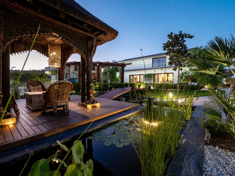 Villa TrueLove is a six-bedroom, five-bathroom luxury villa in the heart of Benahavís. It offers stunning mountain and garden views, combining modern technology with natural design. The home features a seamless connection between indoor and outdoor living