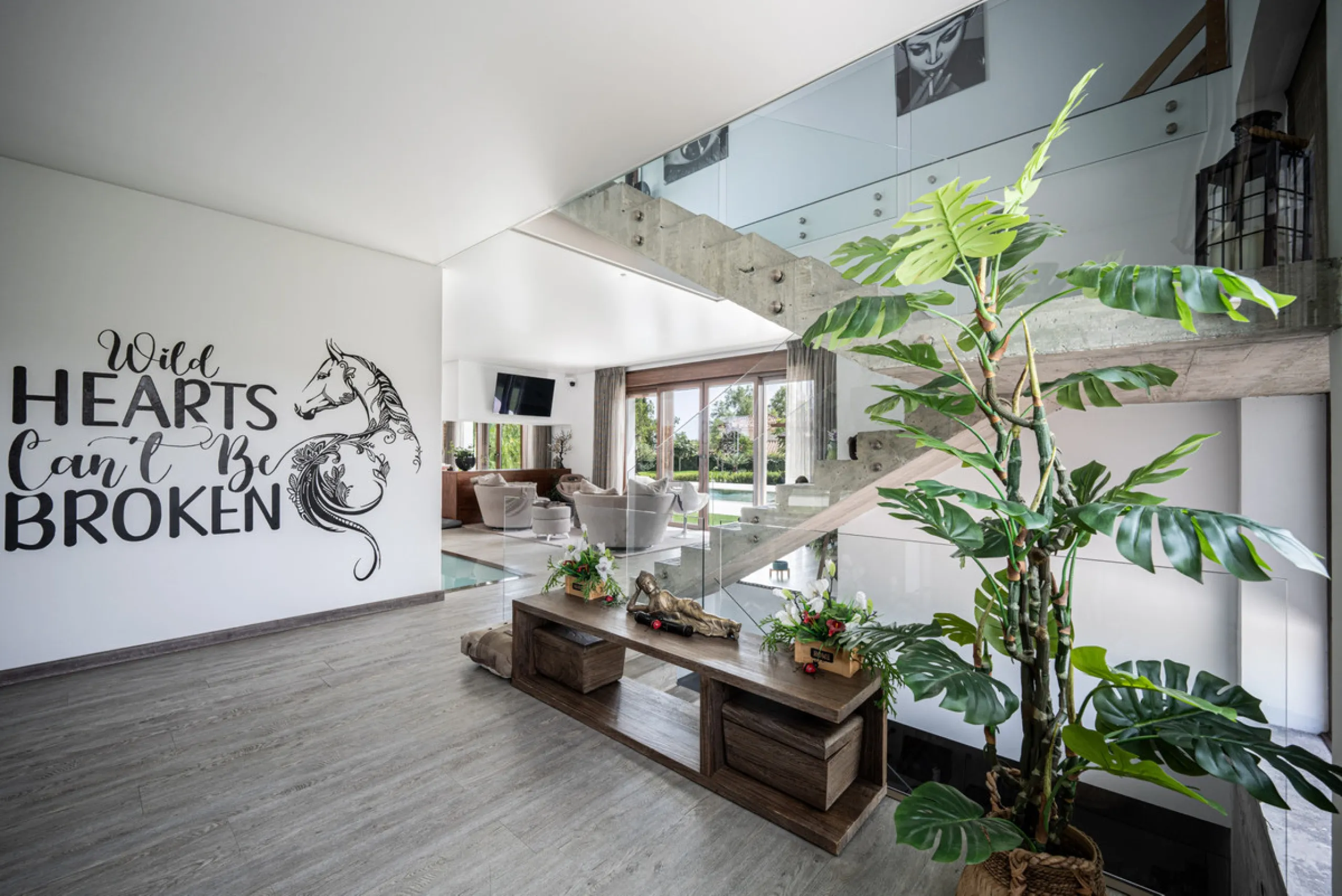 Villa TrueLove is a six-bedroom, five-bathroom luxury villa in the heart of Benahavís. It offers stunning mountain and garden views, combining modern technology with natural design. The home features a seamless connection between indoor and outdoor living