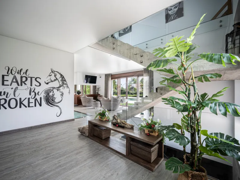 Villa TrueLove is a six-bedroom, five-bathroom luxury villa in the heart of Benahavís. It offers stunning mountain and garden views, combining modern technology with natural design. The home features a seamless connection between indoor and outdoor living