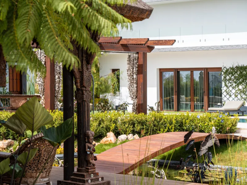 Villa TrueLove is a six-bedroom, five-bathroom luxury villa in the heart of Benahavís. It offers stunning mountain and garden views, combining modern technology with natural design. The home features a seamless connection between indoor and outdoor living
