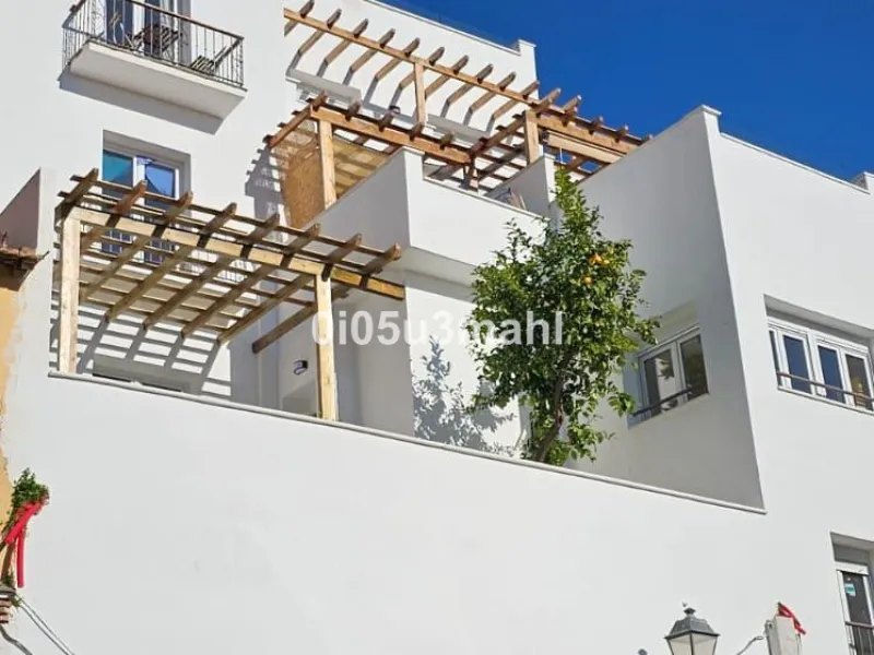 Spectacular brand-new home for sale. It is designed to meet different needs: either as a primary residence,tourist rental housing, an office, or a co-living house. It has four suites with separate bathrooms. A large living-dining room with a separate but 