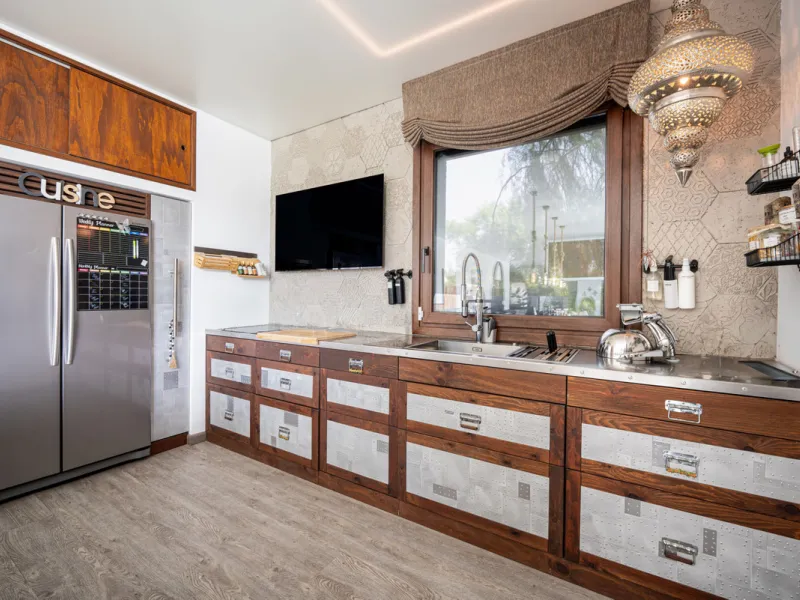Villa TrueLove is a six-bedroom, five-bathroom luxury villa in the heart of Benahavís. It offers stunning mountain and garden views, combining modern technology with natural design. The home features a seamless connection between indoor and outdoor living