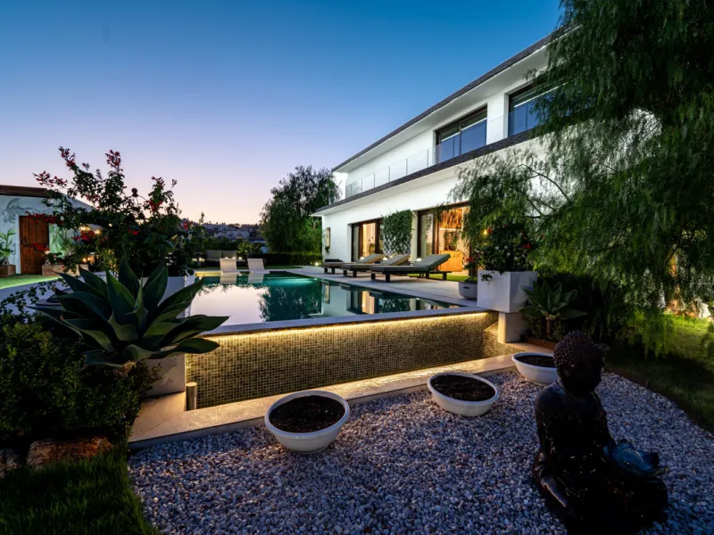 Villa TrueLove is a six-bedroom, five-bathroom luxury villa in the heart of Benahavís. It offers stunning mountain and garden views, combining modern technology with natural design. The home features a seamless connection between indoor and outdoor living