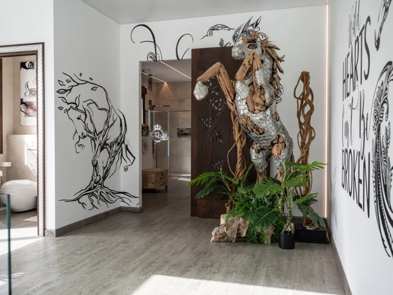 Villa TrueLove is a six-bedroom, five-bathroom luxury villa in the heart of Benahavís. It offers stunning mountain and garden views, combining modern technology with natural design. The home features a seamless connection between indoor and outdoor living