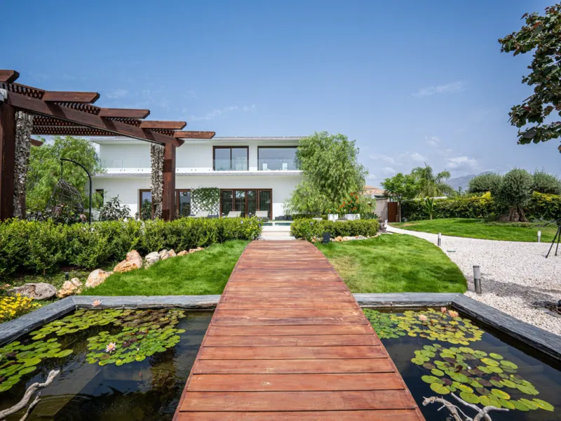 Villa TrueLove is a six-bedroom, five-bathroom luxury villa in the heart of Benahavís. It offers stunning mountain and garden views, combining modern technology with natural design. The home features a seamless connection between indoor and outdoor living