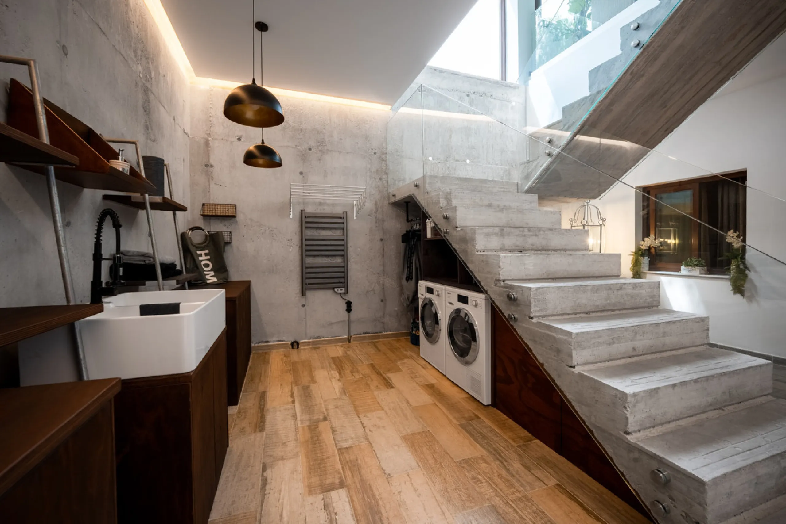 Villa TrueLove is a six-bedroom, five-bathroom luxury villa in the heart of Benahavís. It offers stunning mountain and garden views, combining modern technology with natural design. The home features a seamless connection between indoor and outdoor living