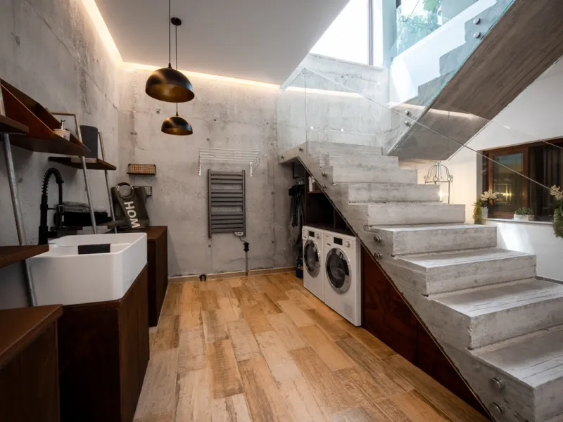 Villa TrueLove is a six-bedroom, five-bathroom luxury villa in the heart of Benahavís. It offers stunning mountain and garden views, combining modern technology with natural design. The home features a seamless connection between indoor and outdoor living