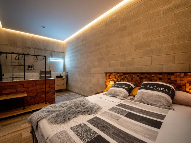 Villa TrueLove is a six-bedroom, five-bathroom luxury villa in the heart of Benahavís. It offers stunning mountain and garden views, combining modern technology with natural design. The home features a seamless connection between indoor and outdoor living