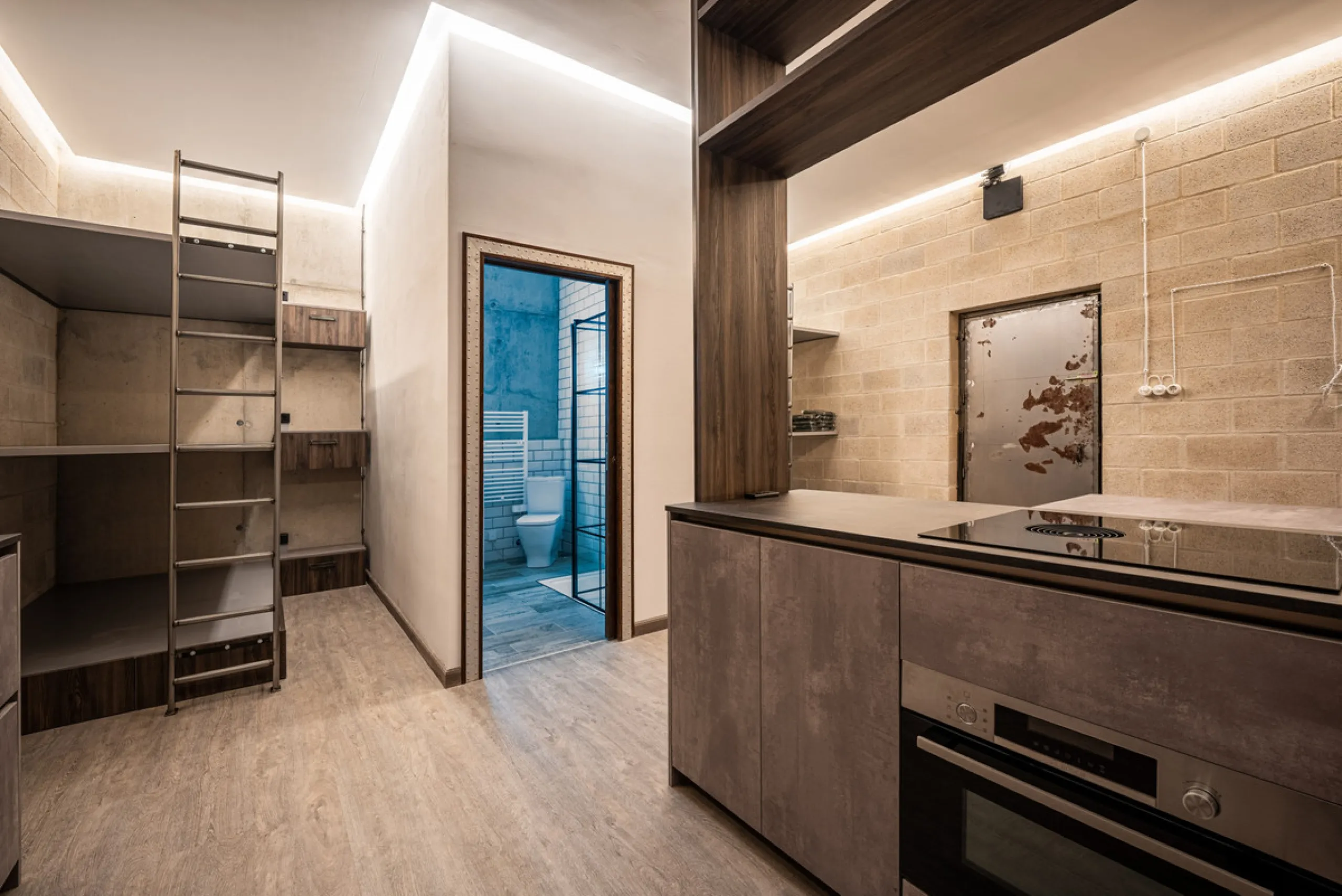 Villa TrueLove is a six-bedroom, five-bathroom luxury villa in the heart of Benahavís. It offers stunning mountain and garden views, combining modern technology with natural design. The home features a seamless connection between indoor and outdoor living