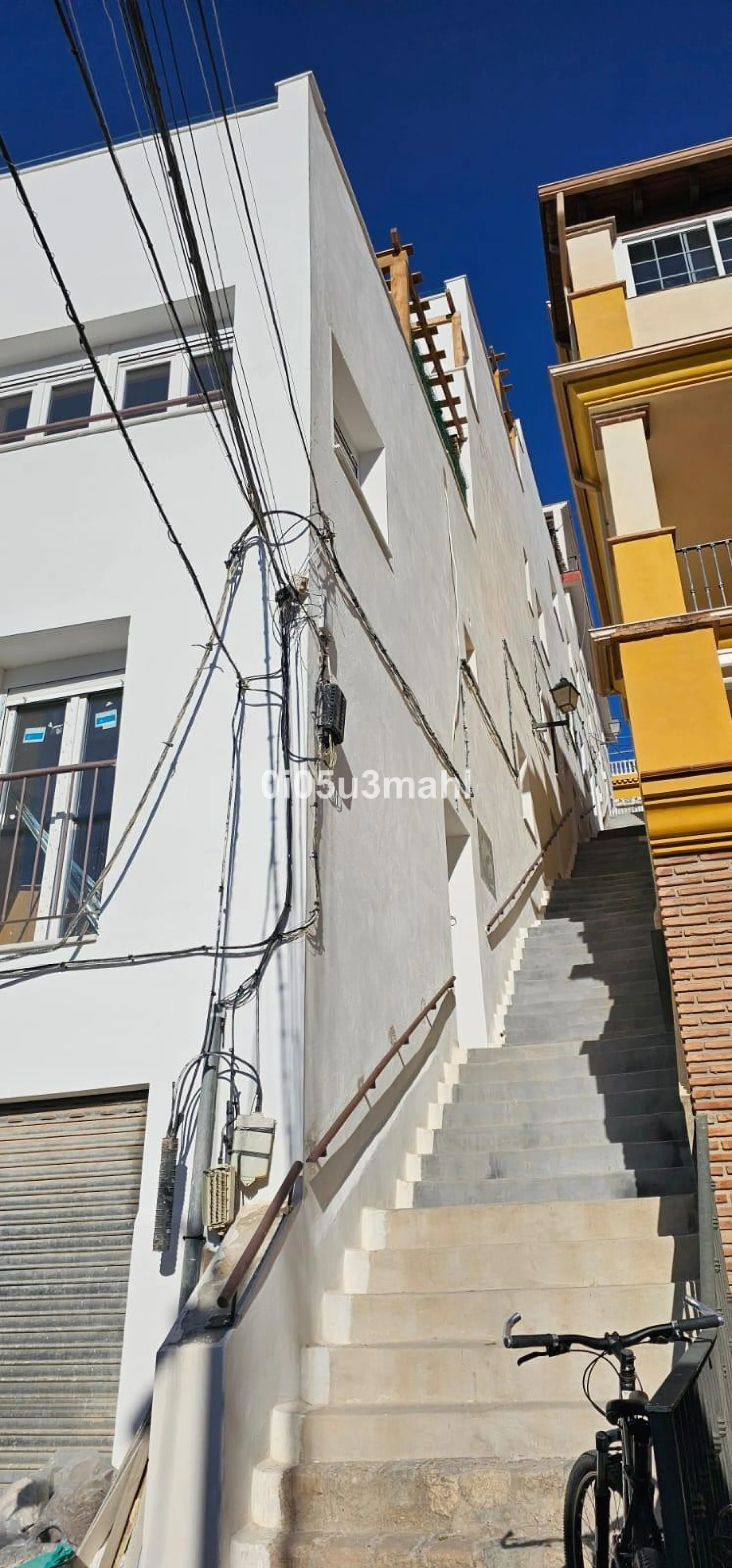 Spectacular brand-new home for sale. It is designed to meet different needs: either as a primary residence,tourist rental housing, an office, or a co-living house. It has four suites with separate bathrooms. A large living-dining room with a separate but 