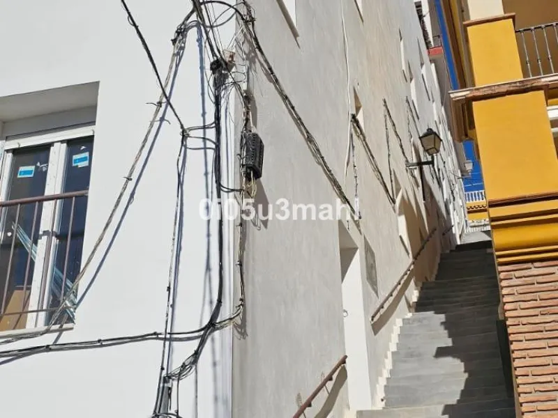 Spectacular brand-new home for sale. It is designed to meet different needs: either as a primary residence,tourist rental housing, an office, or a co-living house. It has four suites with separate bathrooms. A large living-dining room with a separate but 