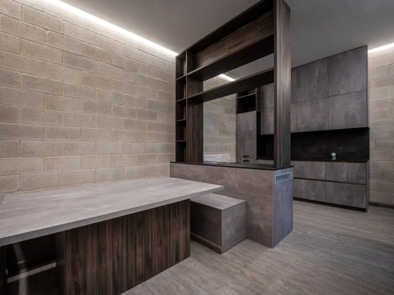 Villa TrueLove is a six-bedroom, five-bathroom luxury villa in the heart of Benahavís. It offers stunning mountain and garden views, combining modern technology with natural design. The home features a seamless connection between indoor and outdoor living