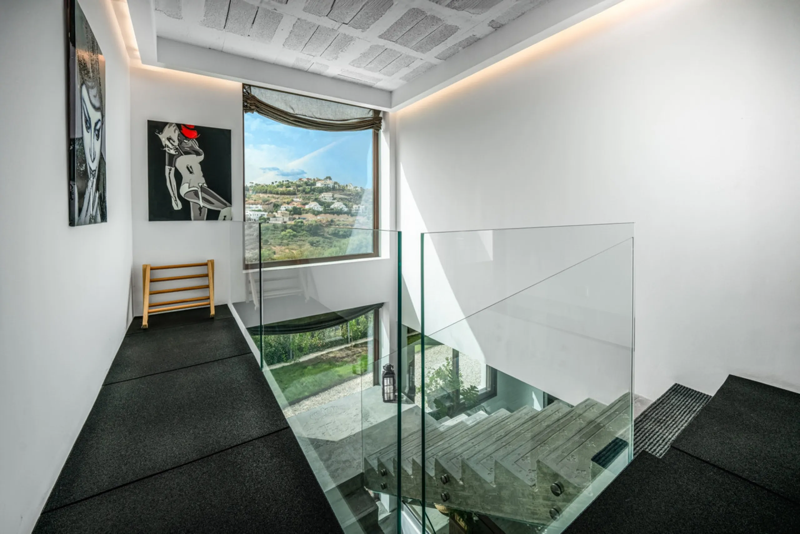 Villa TrueLove is a six-bedroom, five-bathroom luxury villa in the heart of Benahavís. It offers stunning mountain and garden views, combining modern technology with natural design. The home features a seamless connection between indoor and outdoor living