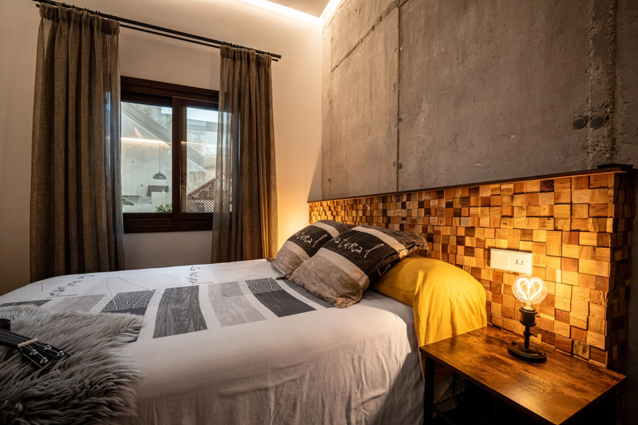 Villa TrueLove is a six-bedroom, five-bathroom luxury villa in the heart of Benahavís. It offers stunning mountain and garden views, combining modern technology with natural design. The home features a seamless connection between indoor and outdoor living