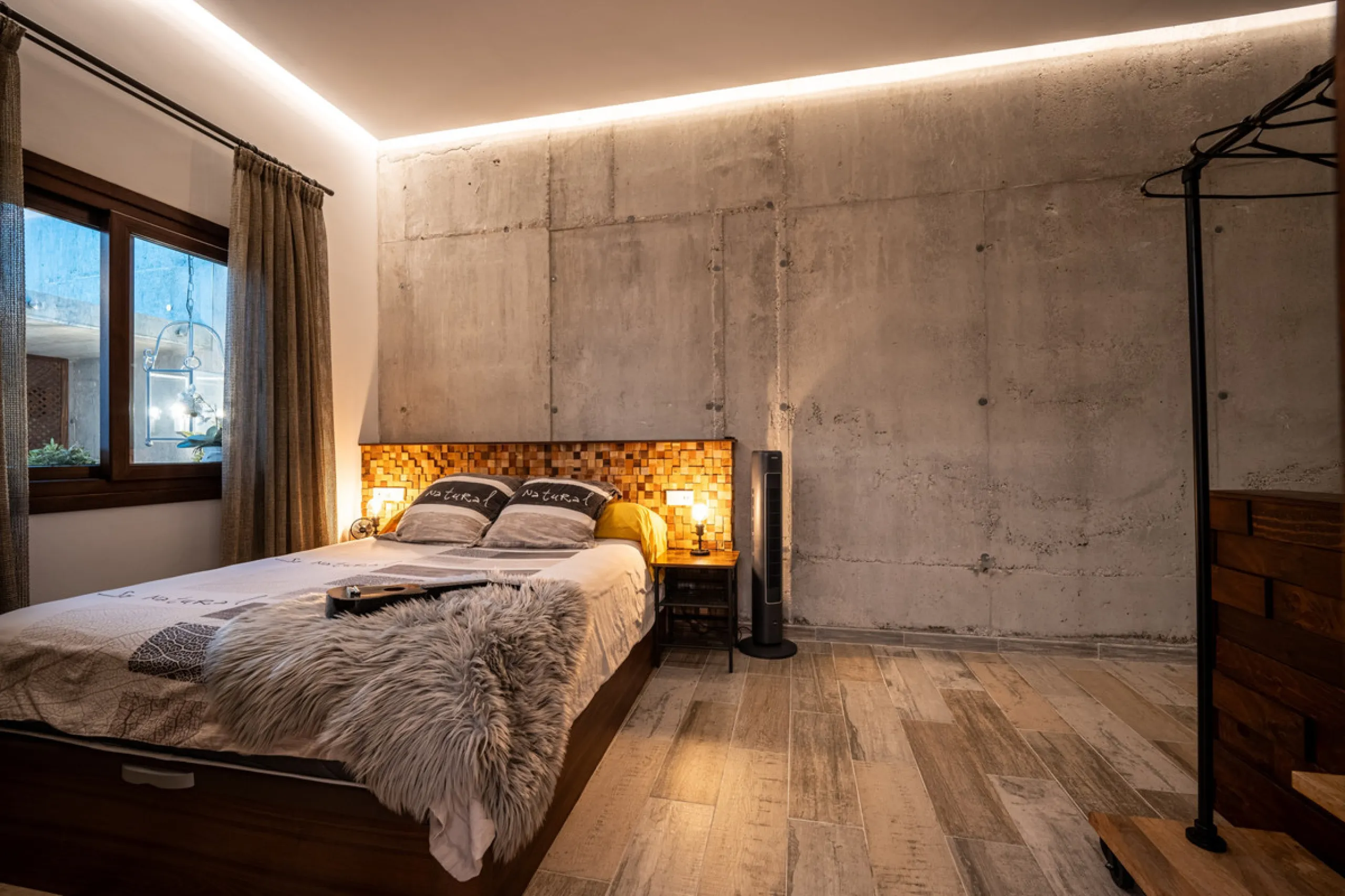 Villa TrueLove is a six-bedroom, five-bathroom luxury villa in the heart of Benahavís. It offers stunning mountain and garden views, combining modern technology with natural design. The home features a seamless connection between indoor and outdoor living