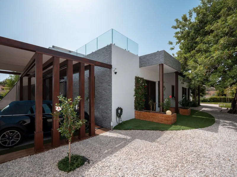 Villa TrueLove is a six-bedroom, five-bathroom luxury villa in the heart of Benahavís. It offers stunning mountain and garden views, combining modern technology with natural design. The home features a seamless connection between indoor and outdoor living