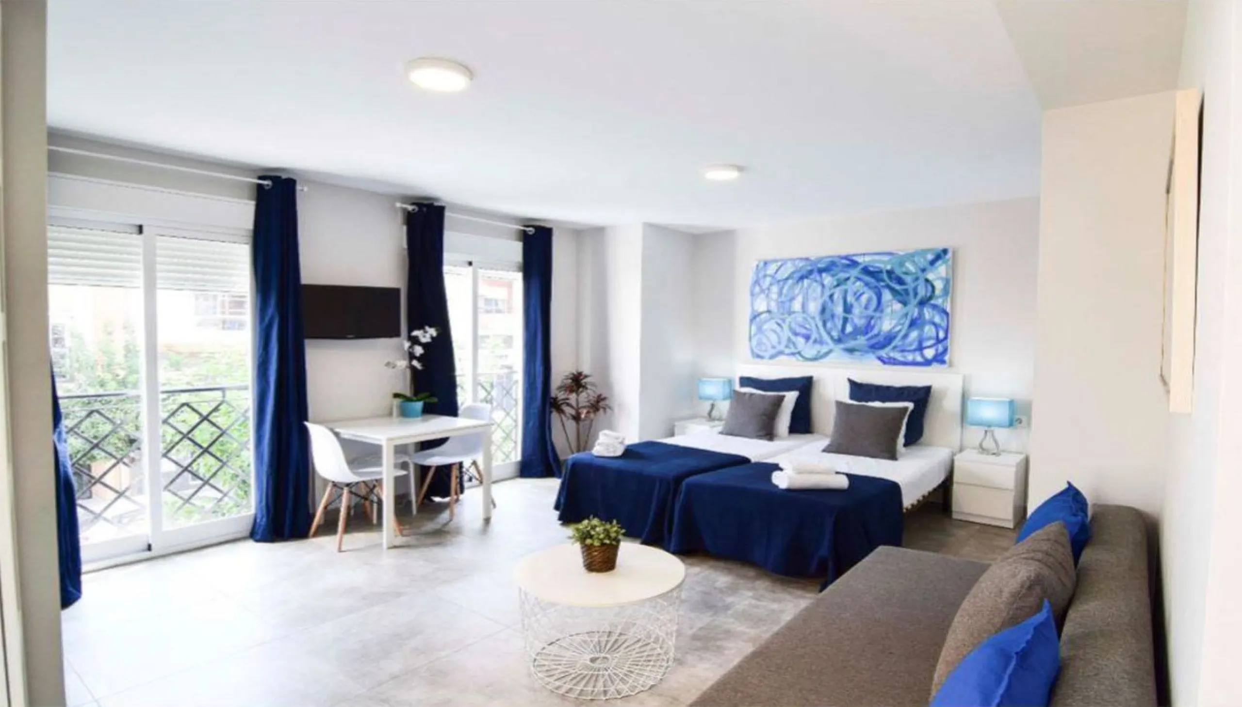 Building with 6 furnished studios located in the center of Malaga.