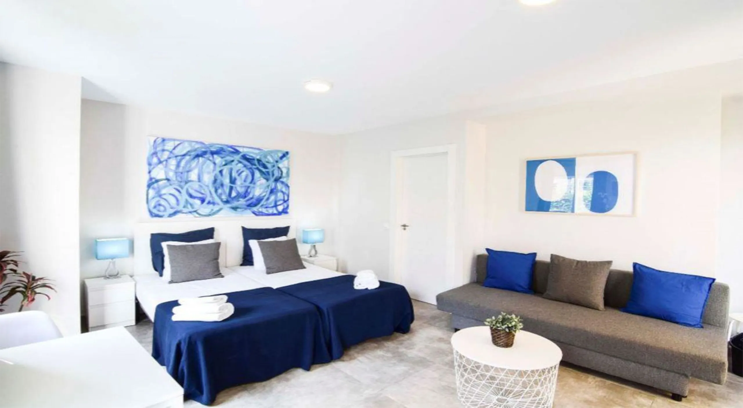 Building with 6 furnished studios located in the center of Malaga.